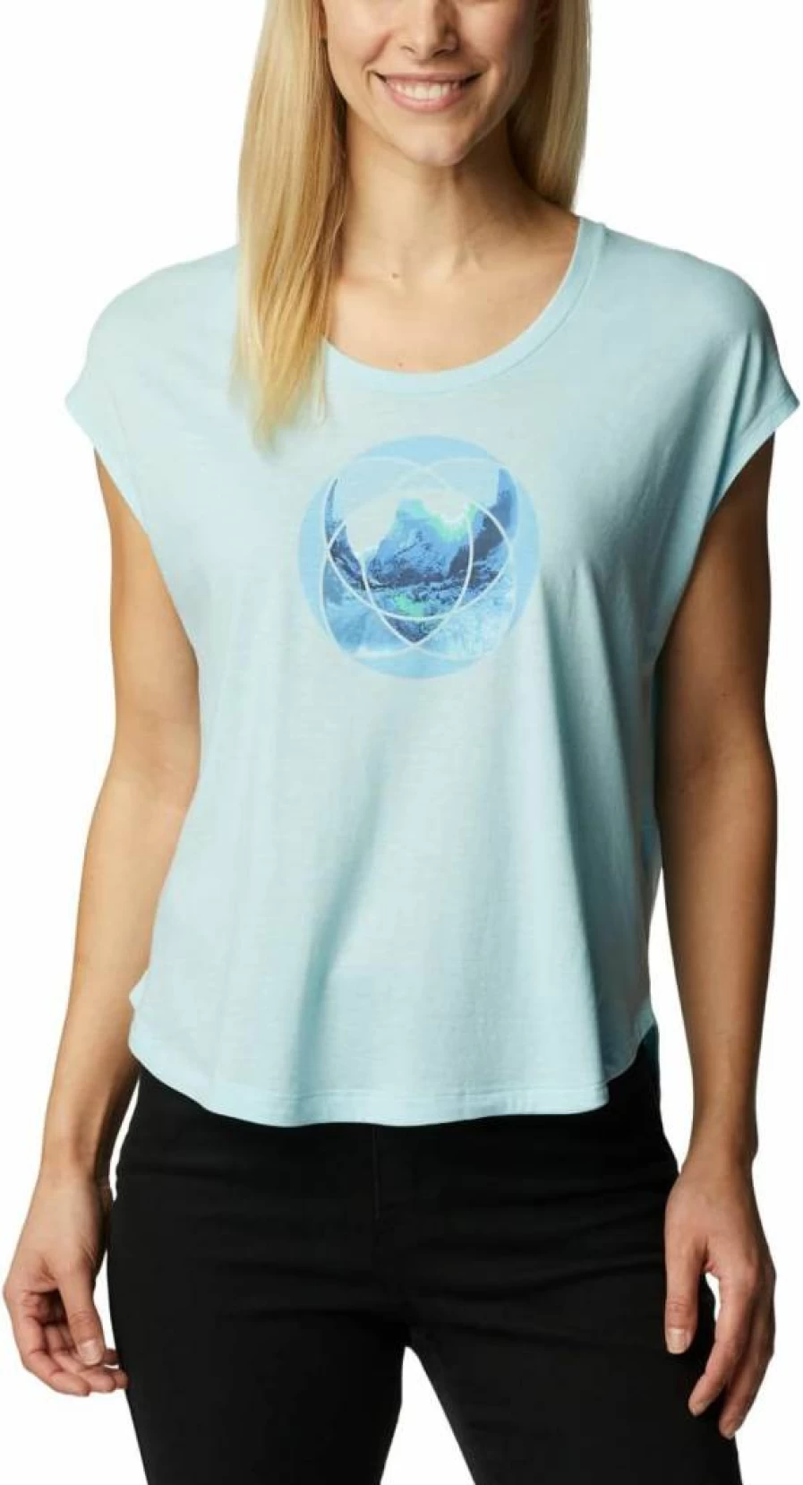Columbia Women's Bluebird Days Modern Short Sleeve T-Shirt - Lightweight Casual Tee for Outdoor & Active Lifestyle